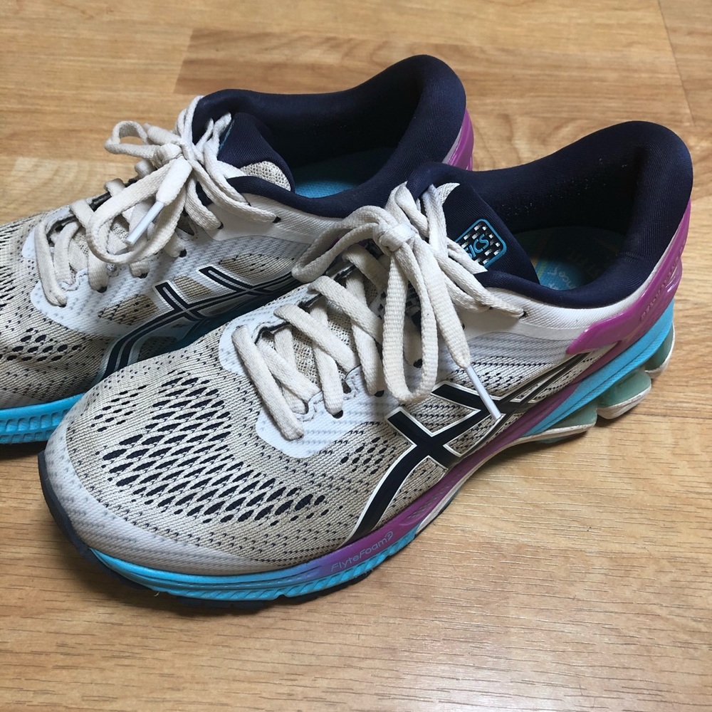 Women’s ASICS gel-kayano 26 running sneakers